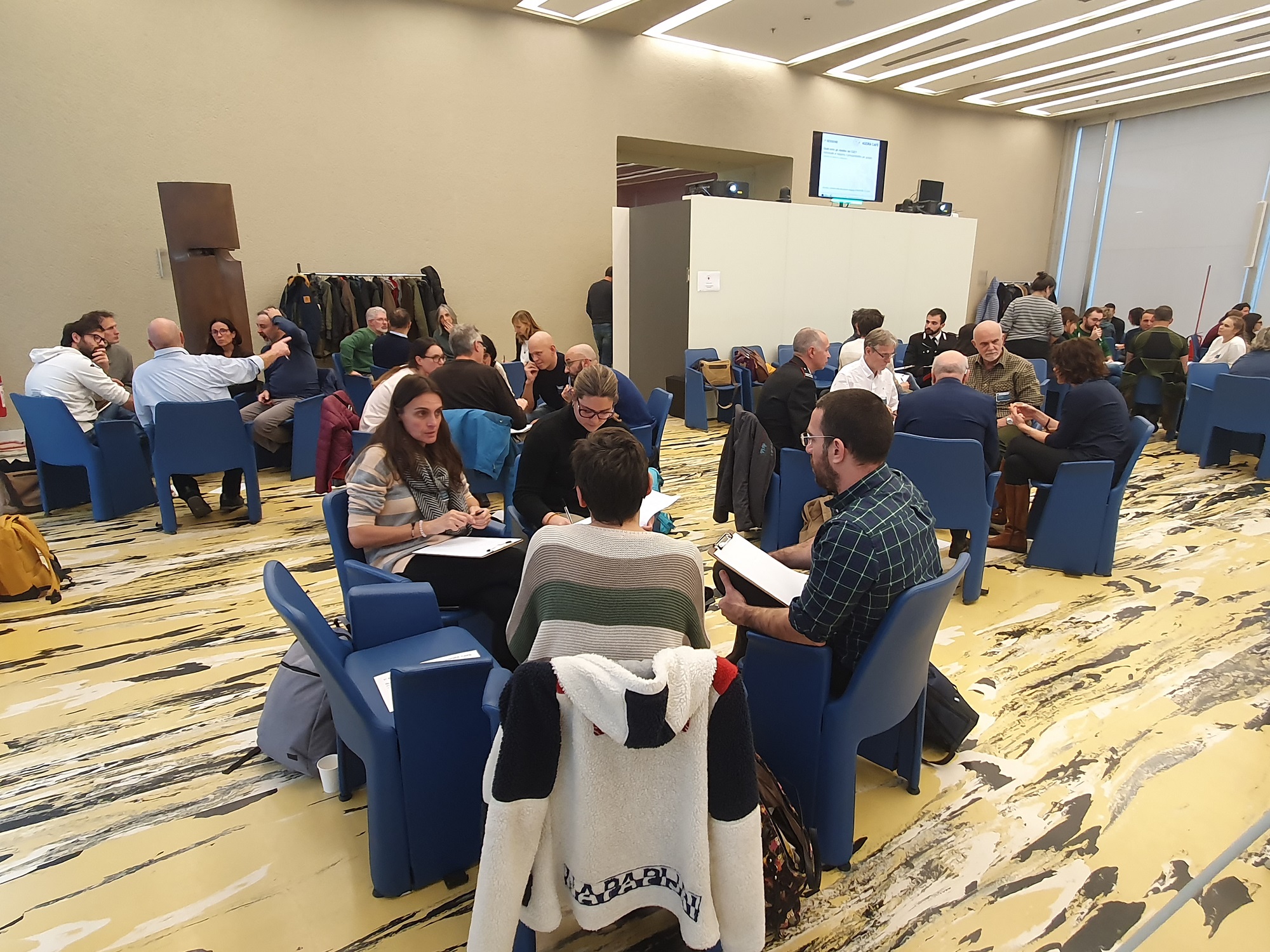 L’immagine riporta un momento del workshop sui grandi carnivori
